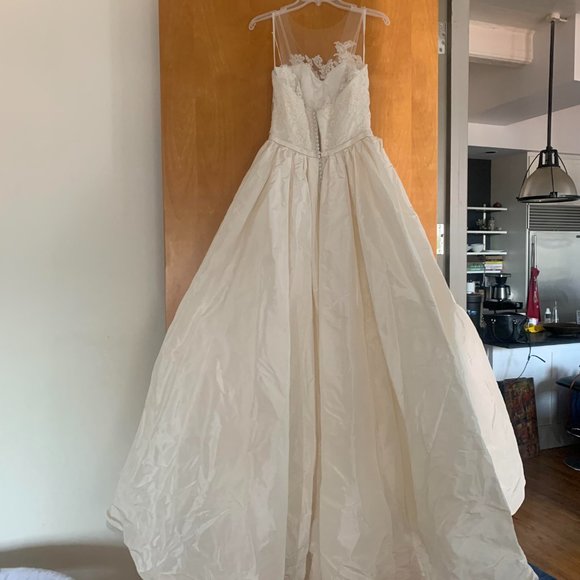Amsale Ryan Wedding Dress - Picture 6 of 8